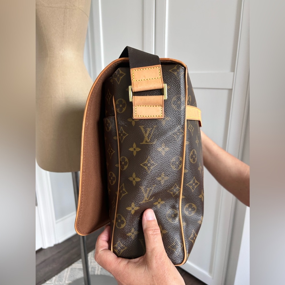 Authentic Louis Vuitton Abbesses Monogram Messenger Bag - Picture 7 of 11